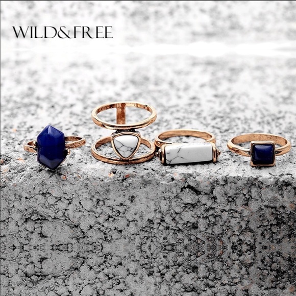 Jewelry - 💙 four piece ring set
